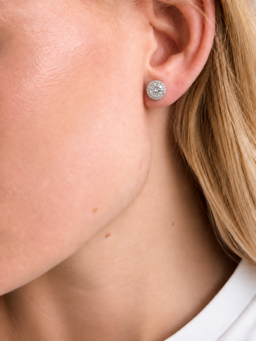 Round-cut Moissanite Halo Stud Earrings